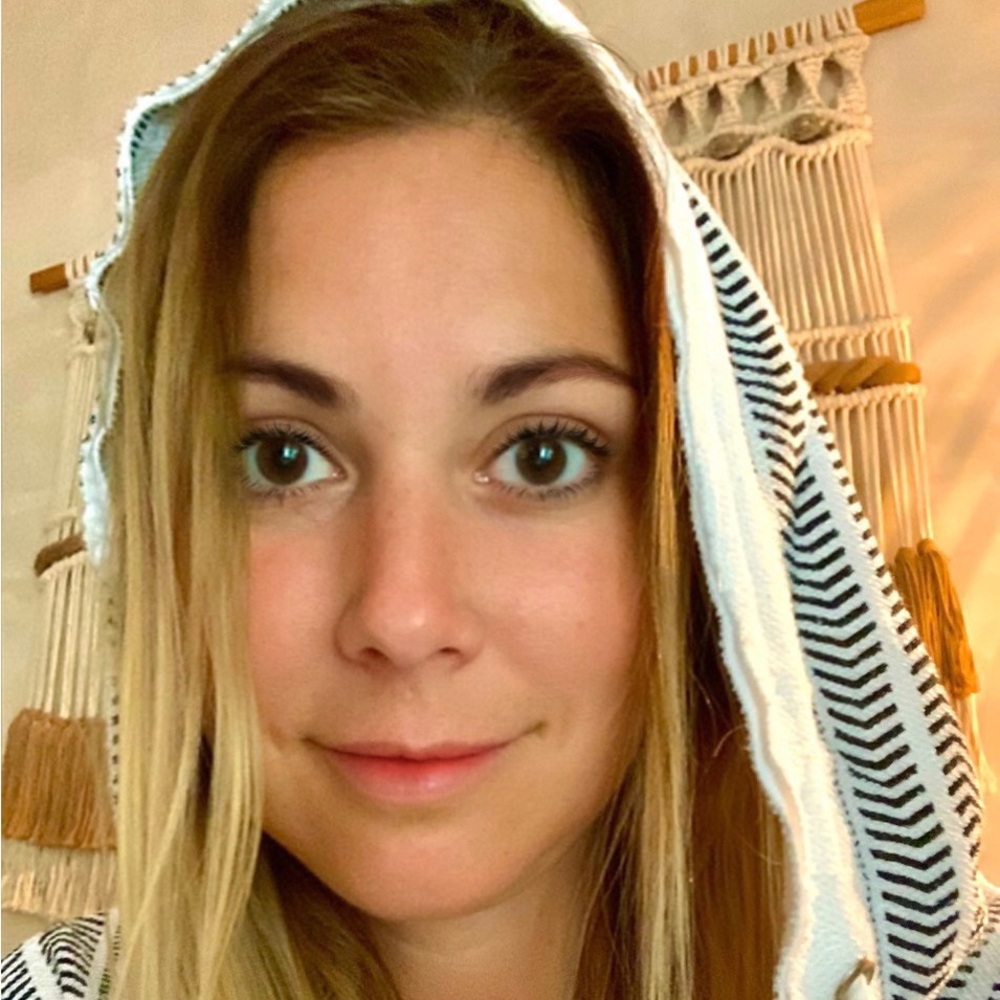 Meet your Posher, Alejandra